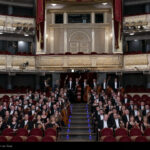 La Orquesta Titular del Teatro Real de Madrid llega a China para ofrecer su primera actuación en el gran país asiático. Bajo las órdenes de Gustavo Gimeno, nuevo director musical del coliseo madrileño, la formación ofrecerá un programa con obras de Beethoven, Falla y Satravinski. Acompaña a la Orquesta el pianista andaluz Javier Perianes. 