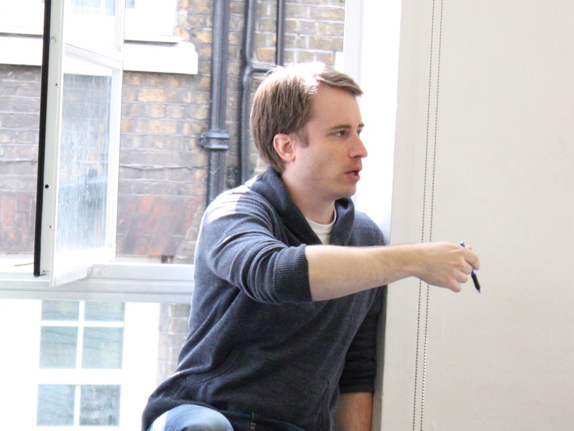 El estadounidense Ted Huffman asumirá la dirección general del Festival de Aix-en-Provence el 1 de enero de 2026. Su nombramiento, aprobado por unanimidad por las principales autoridades culturales y políticas de la región y el consejo del Festival, marca una nueva etapa en la historia de una de las citas líricas más prestigiosas de Europa. Huffman sucede al recordado Pierre Audi, fallecido en mayo de 2025, y tendrá un mandato inicial de cinco años. Su misión será continuar el legado artístico de Audi y diseñar el futuro del Festival a partir de 2028.