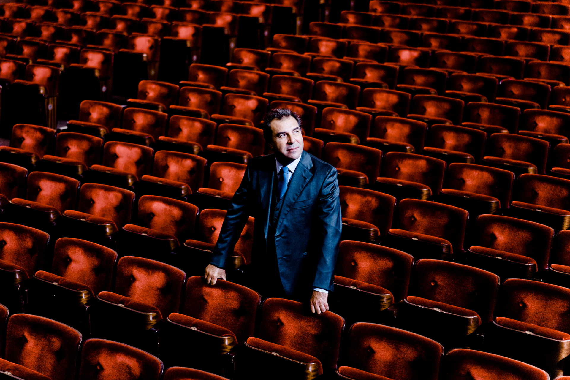 El director italiano Daniele Gatti, uno de los grandes nombres del circuito, y considerado el gran intérprete de Brahms de su generación, desembarca en la Comunidad Valenciana para ponerse al frente de la Orquestra de la Comunitat Valenciana para abordar la integral sinfónica del mencionado compositor. València (18 y 20) y Castelló de La Plana (19 y 21) acogen este mes de noviembre sendos ciclos de uno de los eventos musicales año.