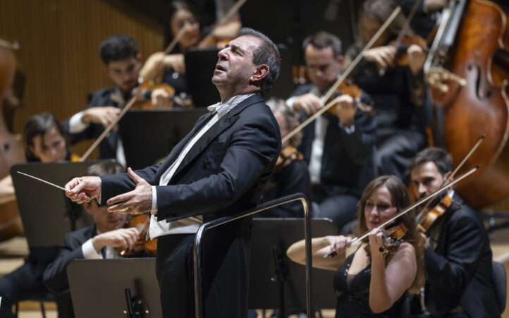 Apoteosis Brahms. Apoteosis Gatti ORQUESTRA DE LA COMUNITAT VALENCIANA. Integral de la Sinfonías de Brahms (segunda jornada). Daniele Gatti (director). Programa: Segunda y Cuarta sinfonías. Lugar: Palau de les Arts (Auditori). Entrada: Alrededor de 1.200. Fecha: Jueves, 20 noviembre 2025.