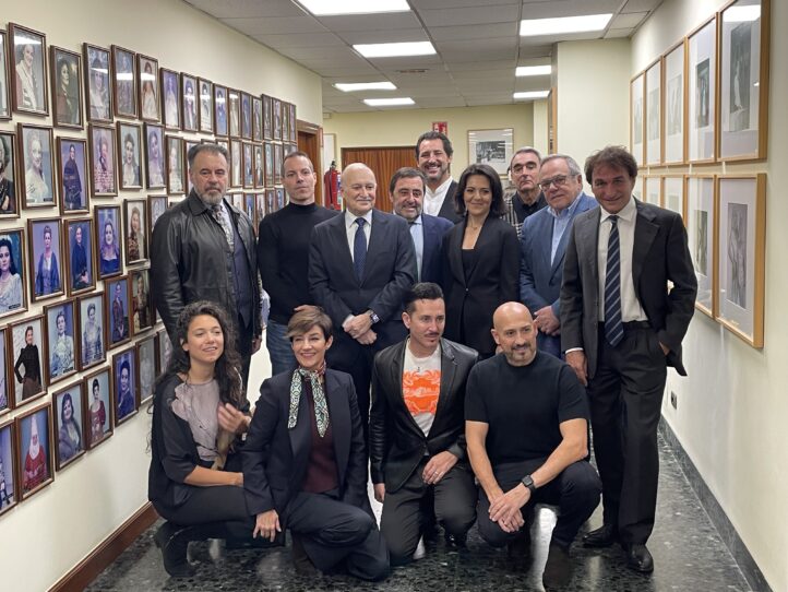 Llega a ABAO el desgarrador drama de Cilea, Adriana Lecouvreur, este sábado, 22 de noviembre. Con un reparto encabezado por Maria Agresta, Jorge de León y Carlos Álvarez, bajo la dirección de Marco Armiliato, el Euskalduna bilbaíno recibe el estreno de una nueva coproducción de la institución lírica vasca, firmada por Mario Pontiggia.