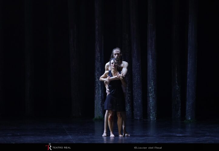 Comentarios en prensa: El mandarín maravilloso y El castillo de Barbazul de Bartók, en el Teatro RealEl Mandarín maravilloso, de Bartók. El mandarín: Gorka Culebras. La chica: Carla Pérez Mora. Primer vagabundo: Nicky van Cleef. Segundo vagabundo: David Vento. Tercer vagabundo: Joni Österlund. Un libertino: Mário Branco. El poeta: Nicolas Franciscus El castillo de Barbazul, de Bartók.  El duque Barbazul: Christoph Fischesser. Judith: Evelyn Herlitzius. El prólogo: Nicolas Franciscus. Coro y Orquesta Titulares del Teatro Real. Dirección musical: Gustavo Gimeno. Dirección de escena y coreografía: Christof Loy. Escenografía: Márton Ágh. Vestuario: Barbara Drosihn. Iluminación: Thomas Kleinstück. Teatro Real. Madrid, 2 de noviembre de 2025.