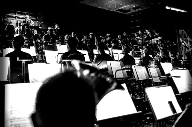 La Orquesta del Festival de Bayreuth llega por primera vez al Teatro Real de Madrid. Esta conmemoración tendrá lugar el próximo 3 de septiembre de 2026, a las 19.30 horas, con dirección musical de Pablo Heras-Casado, en el marco de la gira española que llevará a la formación a Santander, Sevilla, Valencia y Barcelona. El programa, centrado en El anillo del nibelungo, ofrecerá fragmentos orquestales y vocales de las óperas El oro del Rin, La valquiria, Siegfried y El ocaso de los dioses.