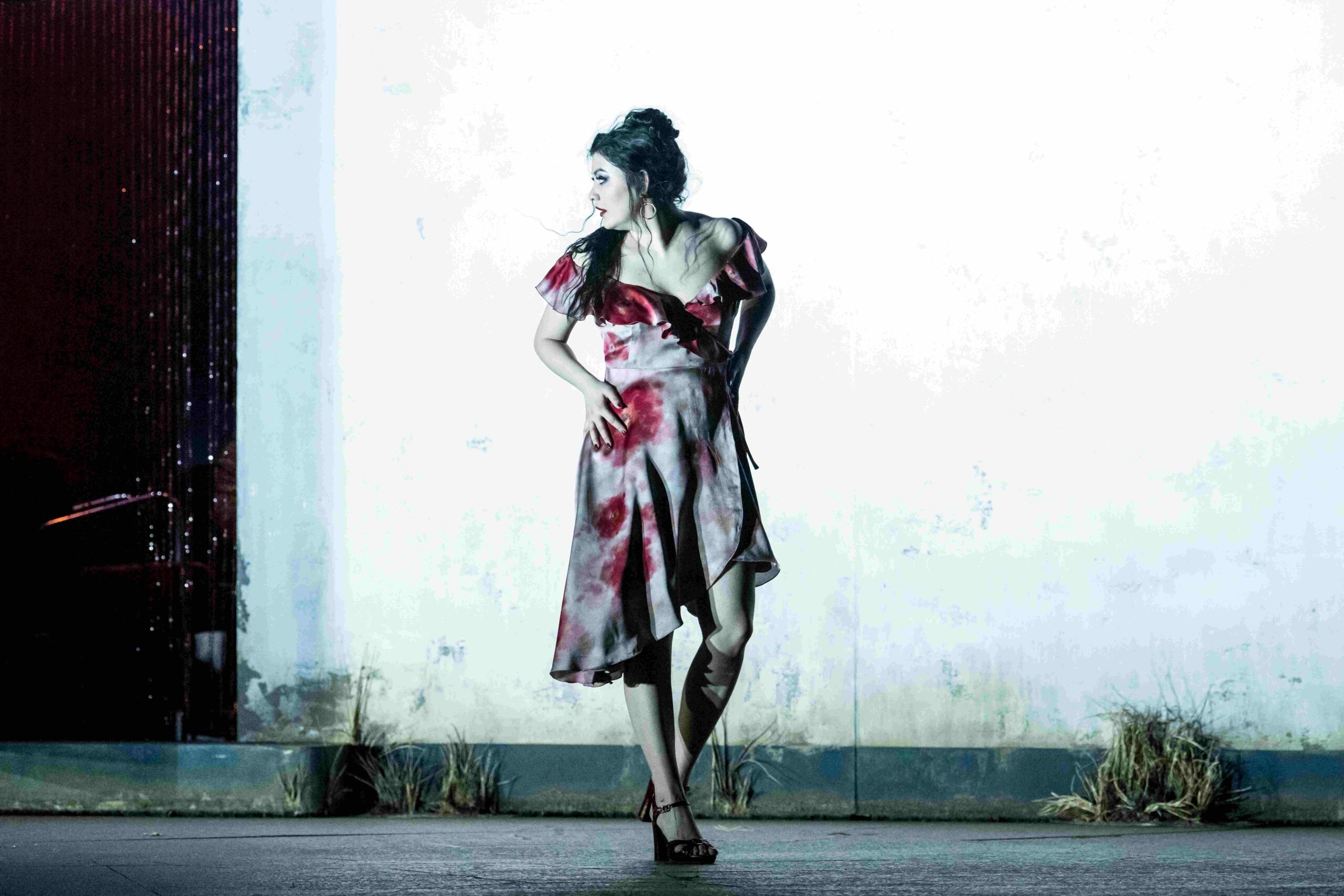 Entre el 10 de diciembre y el 4 de enero, el Teatro Real ofrecerá 16 funciones de una nueva producción de Carmen, de Georges Bizet. Bajo la dirección de Eun Sun Kim en el foso y producción firmada por Damiano Michieletto en colaboración con el Royal Ballet and Opera de Londres y la Scala de Milán, el coliseo madrileño recibe tres repartos alternantes con nombres como Aigul Akhmetshina, J’Nai Bridges, Ketevan Kemoklidze, Charles Castronovo  y Michael Fabiano, entre otros.