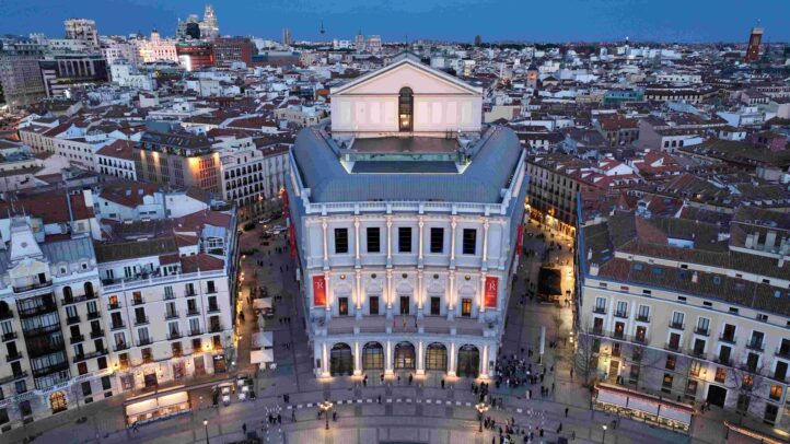 El Teatro Real ha sido galardonado con el Premio Nacional de Turismo 2025, en la categoría de Internacionalización. El jurado de esta convocatoria ha concedido el reconocimiento en reconocimiento de la proyección exterior de la institución madrileña, considerándola, a su vez, como "embajador cultural de España en el mundo".