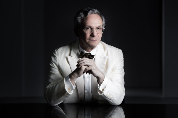 El célebre director italiano Fabio Luisi regresa a la Orquesta y Coro Nacionales de España para dirigir El libro de los siete sellos de Franz Schmidt. El Coro de la Comunidad de Madrid y cantantes internacionales se unirán a la OCNE en la interpretación de uno de los grandes oratorios del siglo XX.