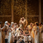 La elegancia de Emilio Sagi triunfa en Jerez Manuel Penella: Don Gil de Alcalá. Marc Sala, Sofía Esparza, Manuel de Diego, Zayra Ruiz, Pablo Ruiz, Carlos Daza, David Rubiera, Leticia Rodríguez, Gonzalo Ruiz, Gregorio García y Alejandro Otero. Coro del Teatro Villamarta. Orquesta Ciudad de Granada. Dirección de escena: Emilio Sagi. Dirección musical: Cecilia Bercovich. Teatro Villamarta, Jerez de la Frontera, 23 de noviembre de 2025.