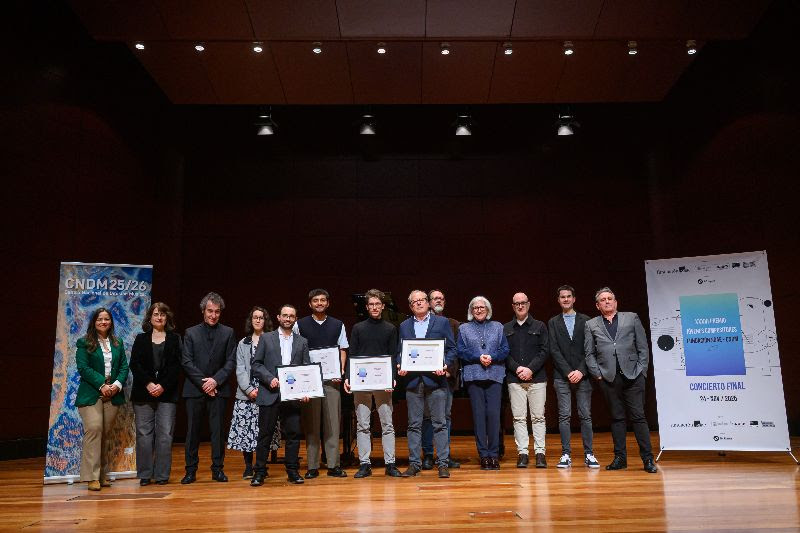 El joven compositor madrileño Andrés Poncela se ha alzado con la victoria en el 36.º Premio Jóvenes Compositores Fundación SGAE – CNDM. El galardón ha sido concedido gracias a la obra Un otoño para dar madurez al canto, una obra inspirada en el poema de Friedrich Hölderlin ‘An die Parfzen’, interpretada en un concierto celebrado en el Auditorio 400 del MNCARS, en el marco del ciclo SERIES 20/21 del Centro Nacional de Difusión Musical.