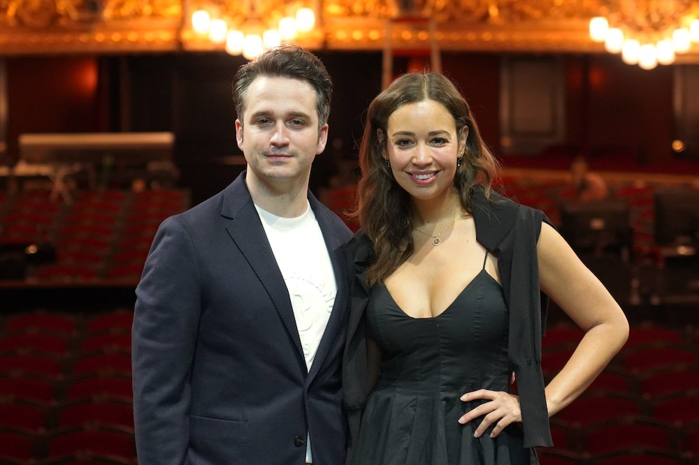 SE ADELANTARON LOS REYES MAGOSXabier Anduaga & Nadine Sierra Pues sí. A todos cuantos estuvimos en el bilbaíno Palacio Euskalduna, a las siete de la tarde del pasado día 13, las voces de Nadine Sierra y de Xabier Anduaga nos obsequiaron con una felicísima noche buena, adelantándose, de tal modo, a la cristiana Nochebuena del presente diciembre y en a la mágica Epifanía del inminente enero.