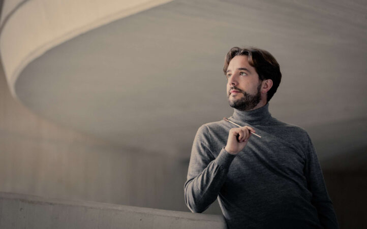 El director Jaime Santoja se pondrá al frente de la Orquesta y Coro Nacionales de España (OCNE) los días 19, 20 y 21 de diciembre, con un programa dedicado a María de Pablos y Camille Saint-Saëns. El concierto contará, además, un un cartel de solistas invitados como Paloma Friedhoff, Agnieszka Grzywacz, Beatriz Oleaga, Eduardo López y Álvaro de Pablo.