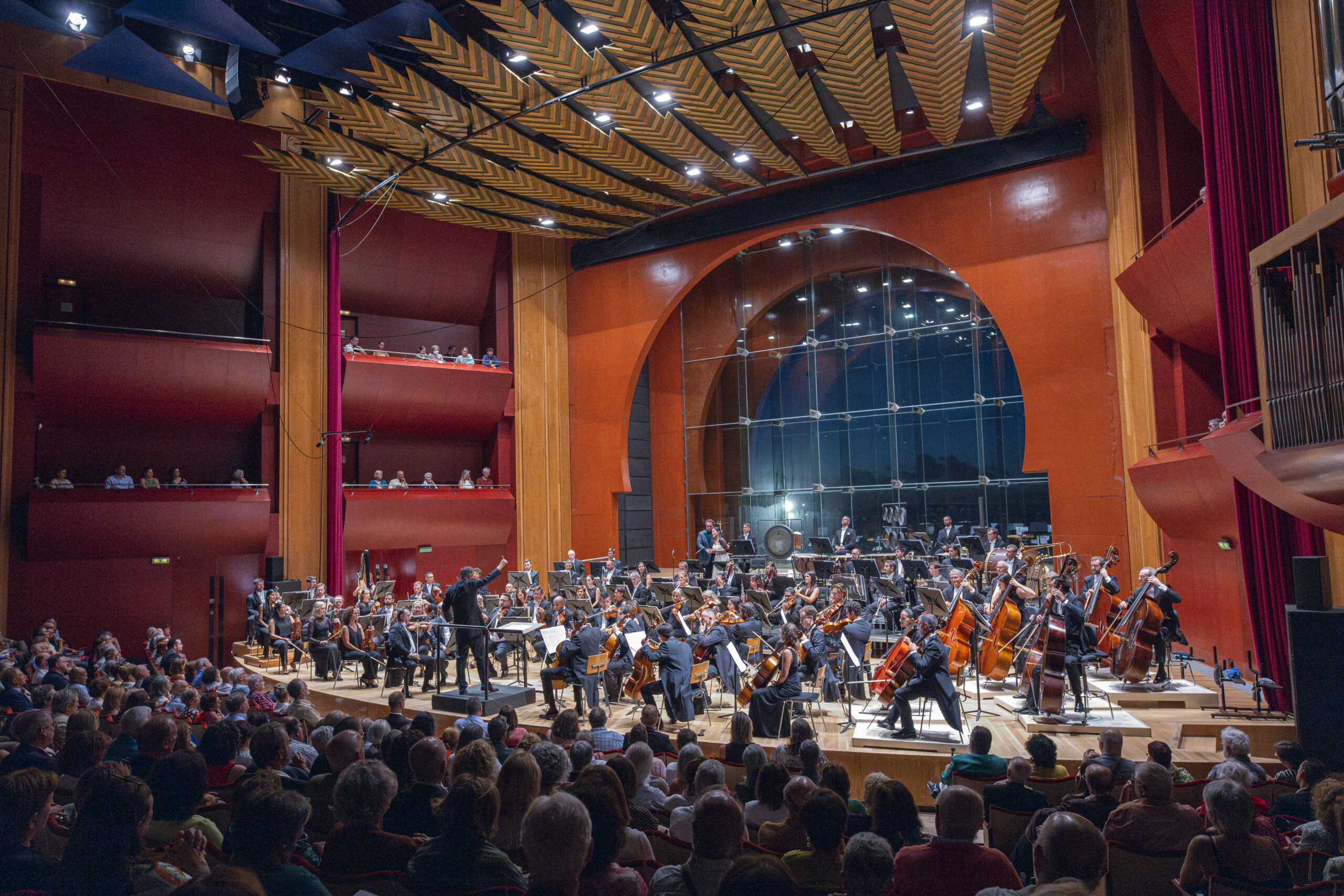 El 42º Festival Internacional de Música de Canarias (FIMC), que se celebrará del 8 de enero al 7 de febrero de 2026, abrirá de nuevo la temporada europea de música clásica con una propuesta artística extraordinaria: más de 60 conciertos en las ocho islas y la participación de algunas de las mejores orquestas del mundo y artistas de referencia como Yuja Wang, Sol Gabetta, Arcadi Volodos, Estrella Morente, Paavo Järvi o Jakub Hrusa. 