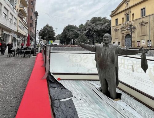 Pésaro ultraja la memoria de Luciano Pavarotti con una pista de hielo