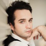 El tenor Xabier Anduaga protagoniza un recital en el Teatro Real que da la bienvenida a las fiestas navideñas el próximo 18 de diciembre. Acompañado por el pianista Maciej Pikulski, el intérprete donostiarra ofrecerá un programa formado por una selección de arias y canciones de autores como Verdi, Donizetti, Massenet, Bellini, Liszt, Guerrero o Sorozábal, entre otros.