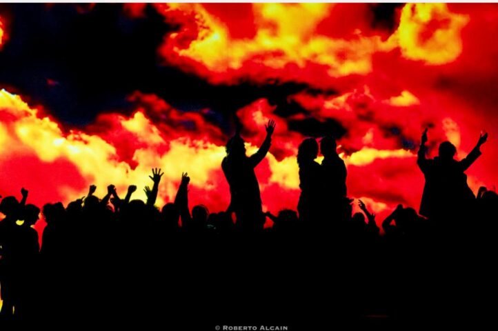 La historia de la cigarrera sevillana regresa al escenario de la Ópera de Oviedo en una producción que celebra a Carmen como la cima de la ópera francesa. Con cinco funciones y un doble reparto internacional, la obra maestra de Bizet vuelve con un montaje de Emilio Sagi y la dirección musical de Rubén Díez, en un homenaje a la libertad, la pasión y la tragedia.