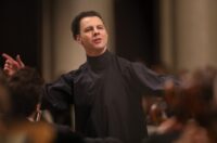 La Filarmónica acoge el jueves 5 de febrero en el Auditorio Nacional una inmersión radical en el universo wagneriano con El anillo sin palabras, dirigido por Teodor Currentzis, junto a su orquesta musicAeterna. Esta partitura, adaptación de Lorin Maazel de la reconocida tetralogía, muestra los principales leitmotiven de la saga de óperas que compusiera Wagner en su búsqueda de la obra de arte total.