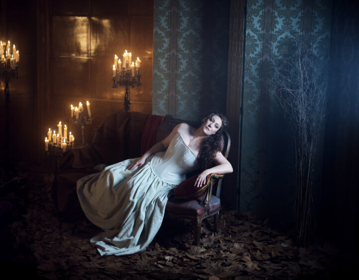 La Gioconda de Ponchielli, con libreto de Arrigo Boito, llega este 16 de febrero al Gran Teatre del Liceu. Con una producción firmada por Romain Gilbert y dirección musical de Daniel Oren, el teatro de las Ramblas acoge una producción que busca profundizar en uno de los títulos más destacados de la ópera italiana del siglo XX, con un cartel de solistas encabezado por Saioa Hernández y Ekaterina Semenchuk.