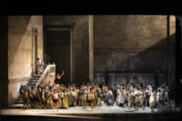 La Gioconda de Ponchielli, con libreto de Arrigo Boito, llega este 16 de febrero al Gran Teatre del Liceu. Con una producción firmada por Romain Gilbert y dirección musical de Daniel Oren, el teatro de las Ramblas acoge una producción que busca profundizar en uno de los títulos más destacados de la ópera italiana del siglo XX, con un cartel de solistas encabezado por Saioa Hernández y Ekaterina Semenchuk.