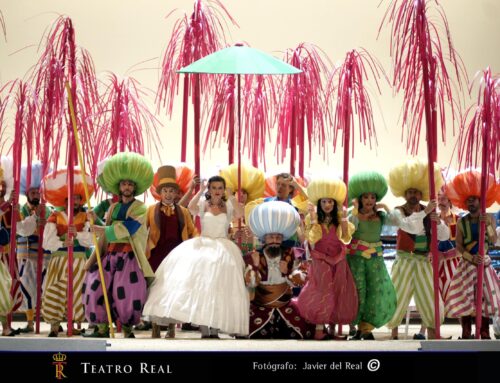 La Carroza del Real acompaña a los Reyes Magos en su llegada a Madrid