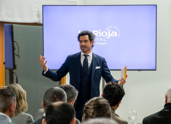 La Rioja Festival ha presentado su quinta edición ‘Crisol’ el pasado miércoles día 28 de enero. Esta nueva edición presentará 10 conciertos de primer nivel nacional e internacional del 14 al 24 de mayo con nombres de la talla de Plácido Domingo junto a Xabier Anduaga, Sabina Puértolas,, ADDA Simfònica con Josep Vicent, Cuarteto Quiroga o Pablo Sainz-Villegas. Por su parte, Andrea Casarrubios, primera compositora española nominada a un Grammy en música clásica, será la compositora en residencia.