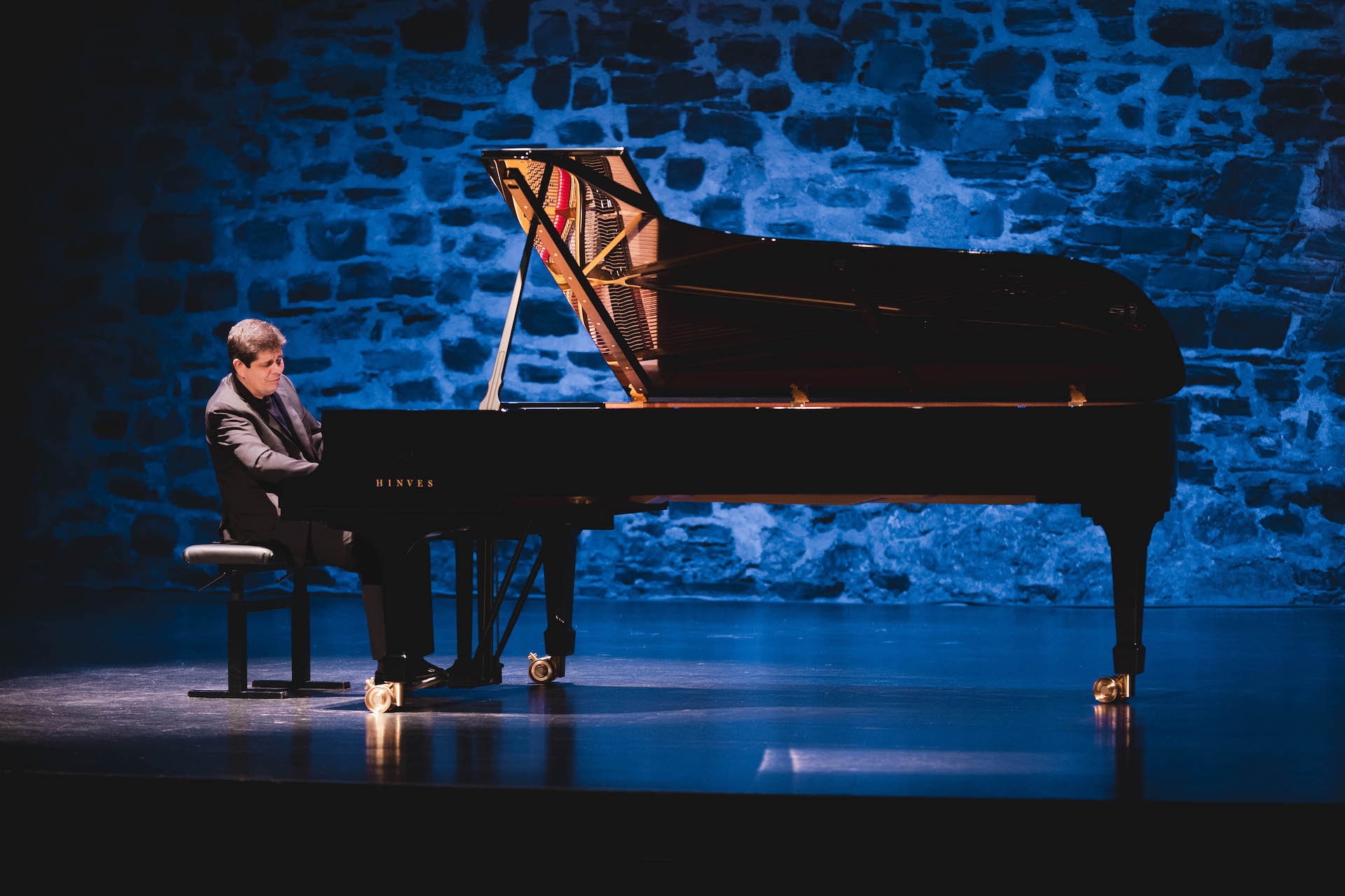 IV Festival Atrium MusicaeY Perianes lo volvió a hacer…, con Esteban Sánchez y la ‘Fantasía Baetica’ de por medio  IV FESTIVAL ATRIUM MUSICAE. Javier Perianes (piano). Obras de Albéniz, Chopin y Falla. Lugar: Cáceres, Gran Teatro (lleno). Fecha: 30 enero 2026