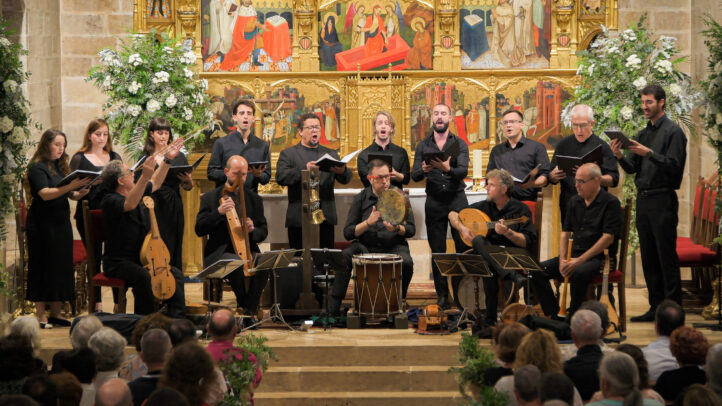 Capella de Ministrers rinde homenaje en un disco a San Francisco de Asís en el 800º aniversario de su muerte. La formación, dirigida por Carles Magraner y un referente internacional de la música histórica, recupera un repertorio que circuló por Europa a partir del siglo XIII en un álbum que incluye 17 obras y es el número 73 del grupo musical.