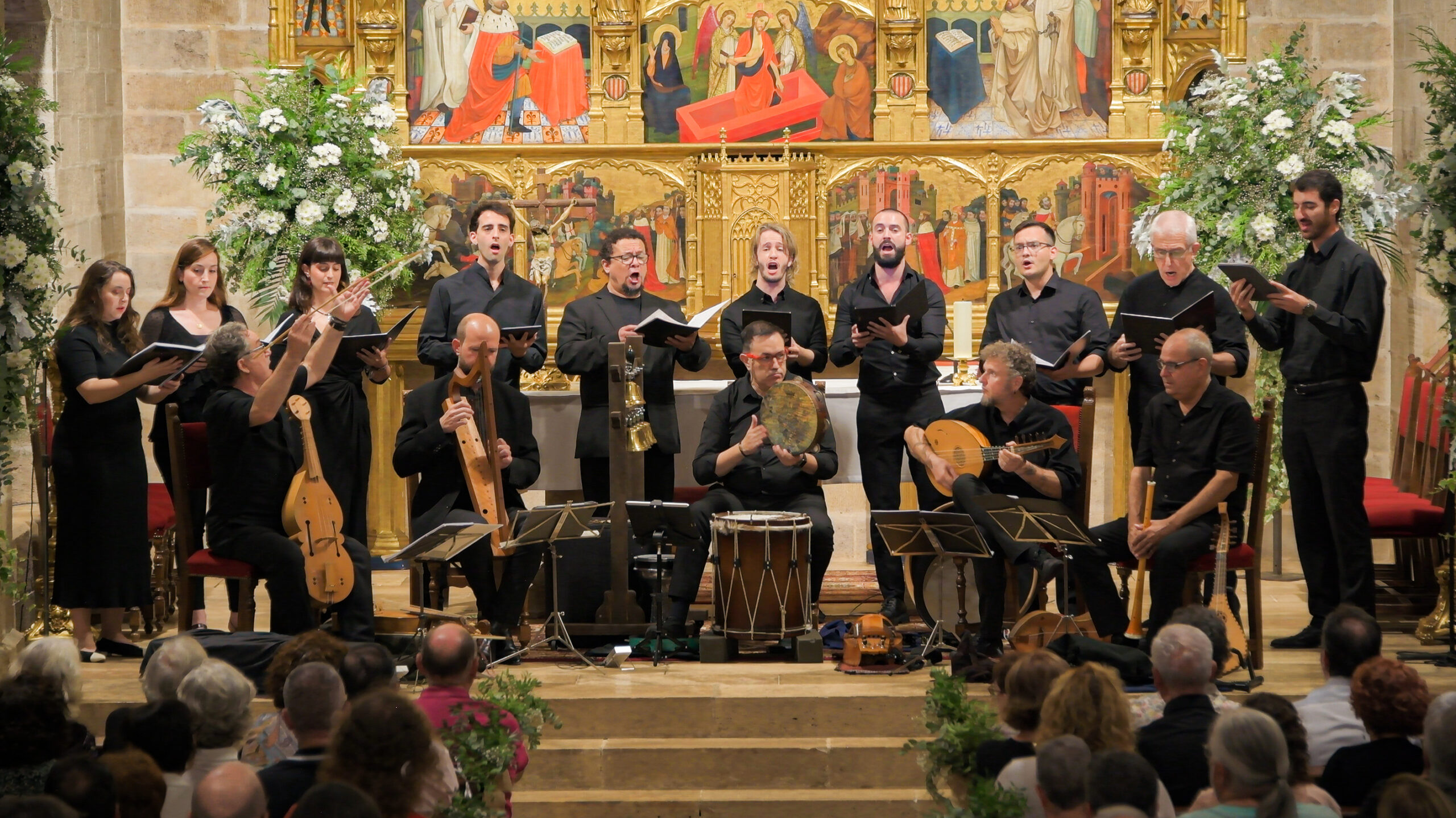 Capella de Ministrers rinde homenaje en un disco a San Francisco de Asís en el 800º aniversario de su muerte. La formación, dirigida por Carles Magraner y un referente internacional de la música histórica, recupera un repertorio que circuló por Europa a partir del siglo XIII en un álbum que incluye 17 obras y es el número 73 del grupo musical.