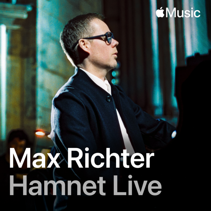 Apple Music Classical ha anunciado Max Richter: Hamnet Live, un EP exclusivo con tres piezas de la banda sonora de Hamnet interpretadas en directo por Max Richter. Grabado en la catedral de Southwark con orquesta, coro y el compositor al piano, el lanzamiento recoge arreglos inéditos creados para una única actuación. El EP estará disponible en exclusiva durante tres meses y celebra el éxito internacional del filme y su aclamada música.