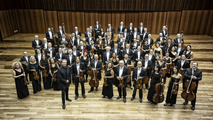 La Orquestra de València regresa al Auditorio Nacional con Alexander Liebreich y Sergey Khachatryan, en el marco de la temporada sinfónica de la OCNE. Los conciertos, que tendrán lugar los días 27 y 28 de febrero y 1 de marzo, contará con un programa que incluye el Concierto para violín de Brahms y un homenaje a Vicente Martín y Soler. 
