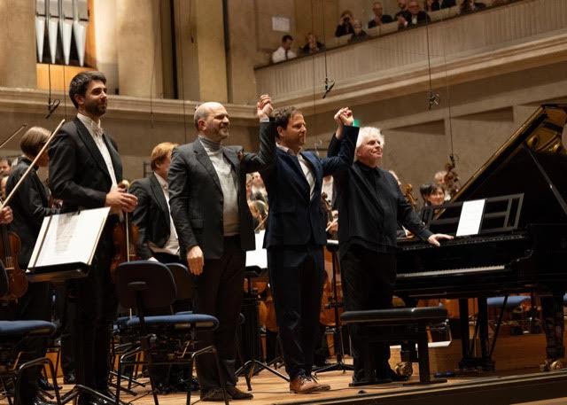 Rattle interpreta obras de Coll y Gerhard