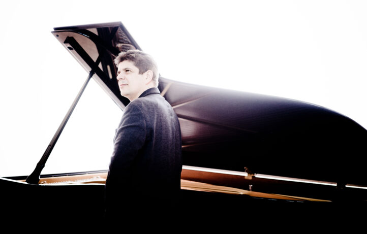 El pianista Javier Perianes debuta con la Baltimore Symphony Orchestra esta semana, los días 26 y 28 de marzo, bajo las órdenes de la directora coreana Eun Sun Kim. Para su presentación en la orquesta norteamericana, el andaluz abordarña el Concierto para piano en la menor, op.54, de Robert Schumann, completando el programa con Ein Heldenleben (Una vida de héroe), op.40, de Richard Strauss.