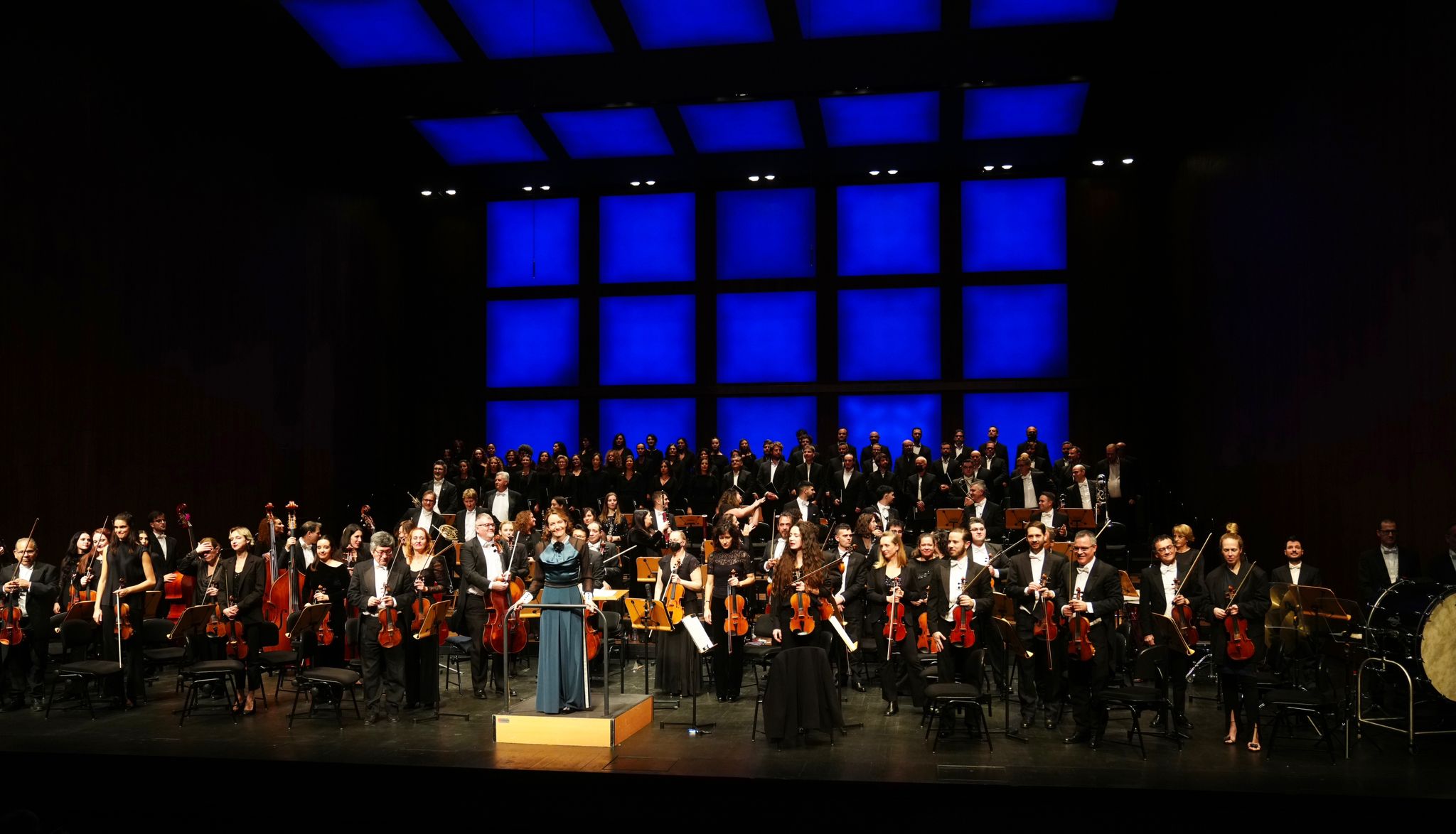 La ORCAM inicia hoy, 6 de marzo, la primera temporada de su Ciclo de Conciertos en el Teatro Auditorio San Lorenzo de El Escorial. Para esta cita inicial, la formación ofrecerá un programa dirigido por Alondra de la Parra -directora artística del Teatro Auditorio y de la formación- en el que se podrá escuchar la conocida Sinfonía nº1, Titán, de Gustav Mahler. En Semana Santa se podrá disfrutar de tres conciertos con obras sacras como el Stabat Mater de Pergolesi, el Gloria de Vivaldi, la Pasión según San Juan de Bach y Las siete últimas palabras de Cristo en la cruz de Haydn.