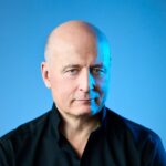 El director estonio Paavo Järvi ha sido nombrado nuevo director titular y asesor artístico de la Filarmónica de Londres. Este puesto, con duración inicial de cinco años, arrancará a comienzos dela temporada 2028/29, sustituyendo entonces a Edward Gardner al frente de la formación inglesa.