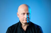 El director estonio Paavo Järvi ha sido nombrado nuevo director titular y asesor artístico de la Filarmónica de Londres. Este puesto, con duración inicial de cinco años, arrancará a comienzos dela temporada 2028/29, sustituyendo entonces a Edward Gardner al frente de la formación inglesa.