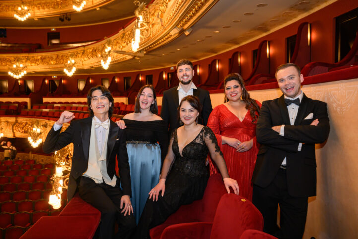 El Teatro Real recibe a los cantantes ganadores del último Concurso Tenro Viñas, realizado en el Gran Teatre del Liceu. El concierto contará con la participación de los cuatro primeros galardonados en la 63ª edición del concurso. Tres jóvenes ucranianos se han alzado con los principales galardones: el bajo-barítono Vladyslav Buialsky (primer premio), la soprano Yuliia Zasimova (segundo premio) y el barítono Vlad Tlushc (tercer premio). El cuarto premio ha sido para el barítono surcoreano Felix Park. La actuación contará con la presencia de la Orquesta Titular del Teatro Real, bajo la dirección musical de Julio García Vico.