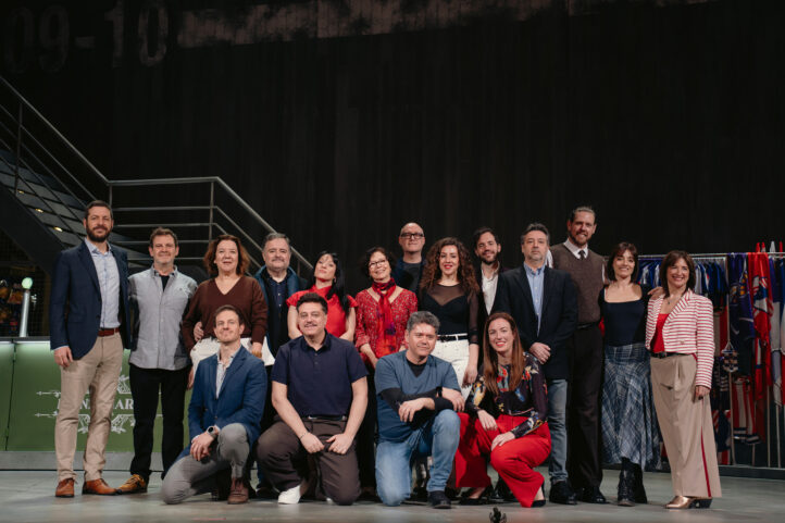Jugar con fuego, uno de los títulos más representativos de la obra de Barbieri, vuelve al Teatro de la Zarzuela el próximo 25 de marzo, con una producción firmada por Marina Bollaín. Álvaro Albiach y Lara Diloy asumen la dirección musical, en sustitución de Pérez-Sierra, con un cartel formado por las voces de Ruth Iniesta, Berna Perles, Alejandro del Cerro, Antonio Gandía, Jose Antonio López o Luis Cansino, entre otros.