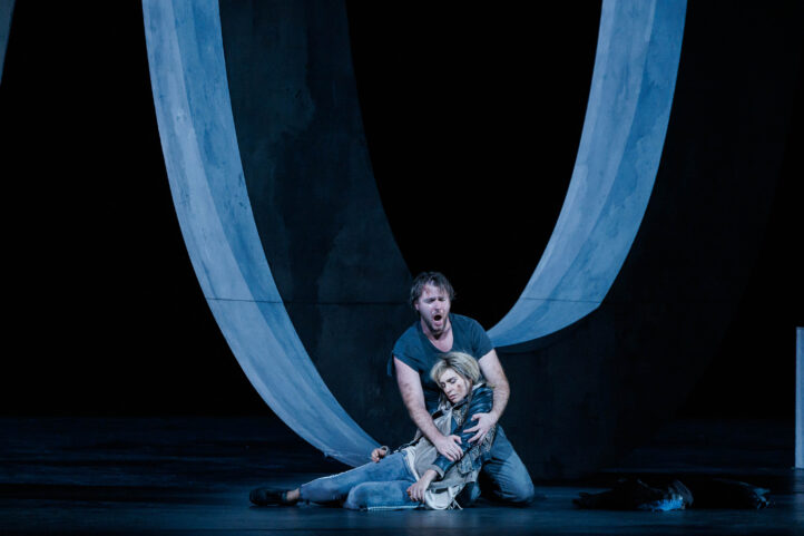 Asmik Grigorian como una Manon actual e inmigranteManon Lescaut, de Puccini. Asmik Grigorian, Ivan Gyngazov, Iiuri Samoilov, Donato di Stefano, Filip Filipović, Álvaro Diana, Mercedes Gancedo. Orquesta y Coro del Gran Teatro del Liceo. Dirección musical:Josep Pons. Dirección de escena: Àlex Ollé. 17 de marzo de 2026.