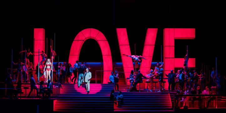 Asmik Grigorian como una Manon actual e inmigranteManon Lescaut, de Puccini. Asmik Grigorian, Ivan Gyngazov, Iiuri Samoilov, Donato di Stefano, Filip Filipović, Álvaro Diana, Mercedes Gancedo. Orquesta y Coro del Gran Teatro del Liceo. Dirección musical:Josep Pons. Dirección de escena: Àlex Ollé. 17 de marzo de 2026.