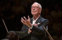 William Christie redime el Festival de Arte Sacro con la ORCAM Obras de Mozart y Haydn. Song Hee Lee, Helen Charlston, Moritz Kallenberg, Sreten Manojlović, Emmanuel Resche-Caserta. Con la Orquesta y Coro de la Comunidad de Madrid. William Christie, dirección musical. Auditorio Nacional. Madrid, 20 abril 2026.