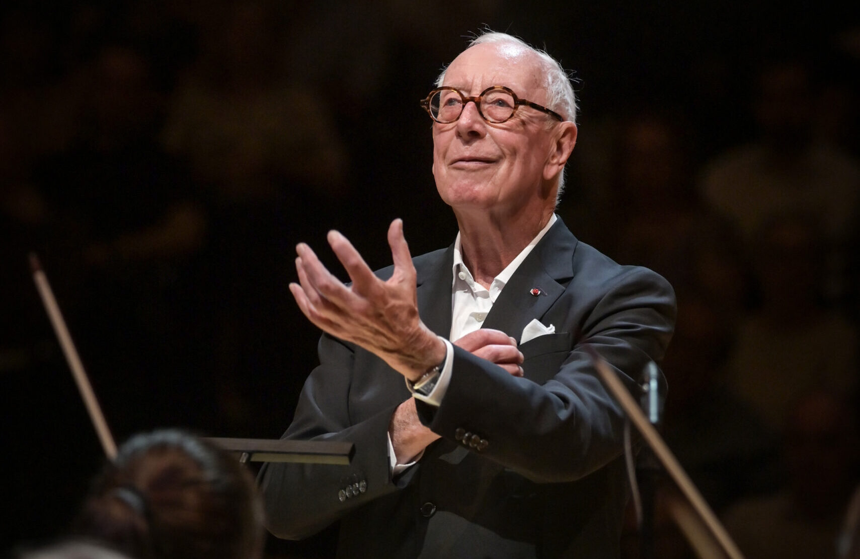 William Christie redime el Festival de Arte Sacro con la ORCAM Obras de Mozart y Haydn. Song Hee Lee, Helen Charlston, Moritz Kallenberg, Sreten Manojlović, Emmanuel Resche-Caserta. Con la Orquesta y Coro de la Comunidad de Madrid. William Christie, dirección musical. Auditorio Nacional. Madrid, 20 abril 2026.