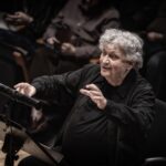 ‘Il Giustino’ y René Jacobs: cuando “lo poco agrada y lo mucho cansa” PALAU DE LA MÚSICA. TEMPORADA DE PRIMAVERA. Programa: Il Giustino, ópera en tres actos, de Antonio Vivaldi, con libreto de Nicolò Beregan, retocado por Antonio Maria Lucchini, Pietro Pariati y el propio Vivaldi. Intérpretes: Remy Brès-Feuillet, contratenor (Giustino); Olivia Vermeulen, mezzosoprano (Anastasio); Kateryna Kasper, soprano (Arianna); Robin Johannsen, soprano (Leocasta); Siyabonga Maqungo, tenor (Vitaliano); Sonia Prina, mezzosoprano (Andronico); Mark Milhofer, tenor (Amanzio); Francesc Ortega Martí, barítono (Polidarte). Orquesta Barroca de Friburgo. Director: René Jacobs. ­Lu­gar: Palau de la Música (Sala Iturbi). Entrada: Alrededor de 1.300 espectadores. Fecha: Domingo, 19 abril 2026