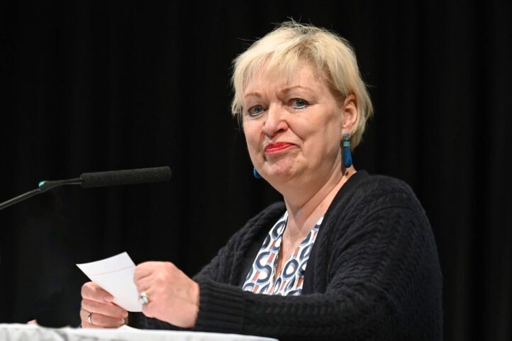 La gestora cultural Karin Bergmann ha sido nombrada nueva intendente interina del Festival de Salzburgo por dos temporadas. Este nombramiento surge ante la necesidad de poner a alguien al frente de la cita tras la abrupta salida de Markus Hinterhäuser tras un periodo de polémicas y desacuerdos entre el anterior director y la cúpula del festival.