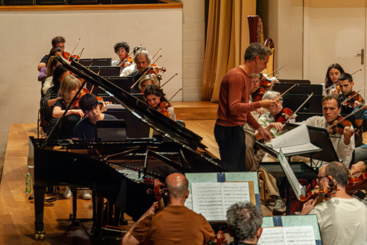 Lucas Macias con la Orquesta Ciudad de Granada