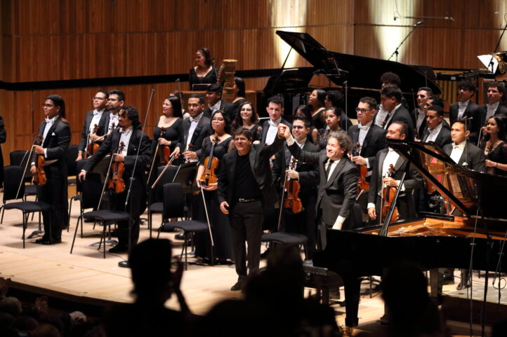 Platoon lanza el álbum Alma y Fuego de Gustavo Dudamel & la Orquesta Sinfónica Simón Bolívar de Venezuela, con la colaboración del pianista Javier Perianes. El nuevo álbum explora tres visiones de Andalucía a través de la música de Manuel de Falla y tres obras emblemáticas: El amor brujo con Pasión Vega, Noches en los jardines de España  y El sombrero de tres picos.