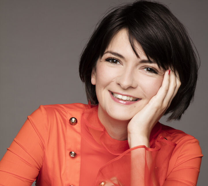 VOZ E INTENCIONES EXPRESIVAS MUY LOABLESMélodies, Lieder y canciones de Debussy, Fauré, Mahler y Falla. Marianne Crebassa, mezzosoprano. Alphonse Cermin, piano. XXXII Ciclo de Lied del CNDM. Teatro de la Zarzuela, Madrid, 6 de abril de 2026.