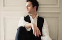 Xabier Anduaga y Pretty Pende protagonizan un recital dedicado a la lírica en el Gran Teatre del Liceu este domingo, 19 de abril. Acompañados por la pianista Vanessa Garcia Diepa, ofrecerán un repertorio formado por grandes pasajes de la ópera del siglo XIX firmados por Verdi, Donizetti, Puccini o Gounod, entre oros.