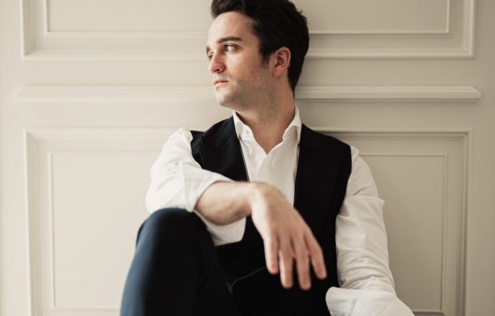 Xabier Anduaga y Pretty Pende protagonizan un recital dedicado a la lírica en el Gran Teatre del Liceu este domingo, 19 de abril. Acompañados por la pianista Vanessa Garcia Diepa, ofrecerán un repertorio formado por grandes pasajes de la ópera del siglo XIX firmados por Verdi, Donizetti, Puccini o Gounod, entre oros.