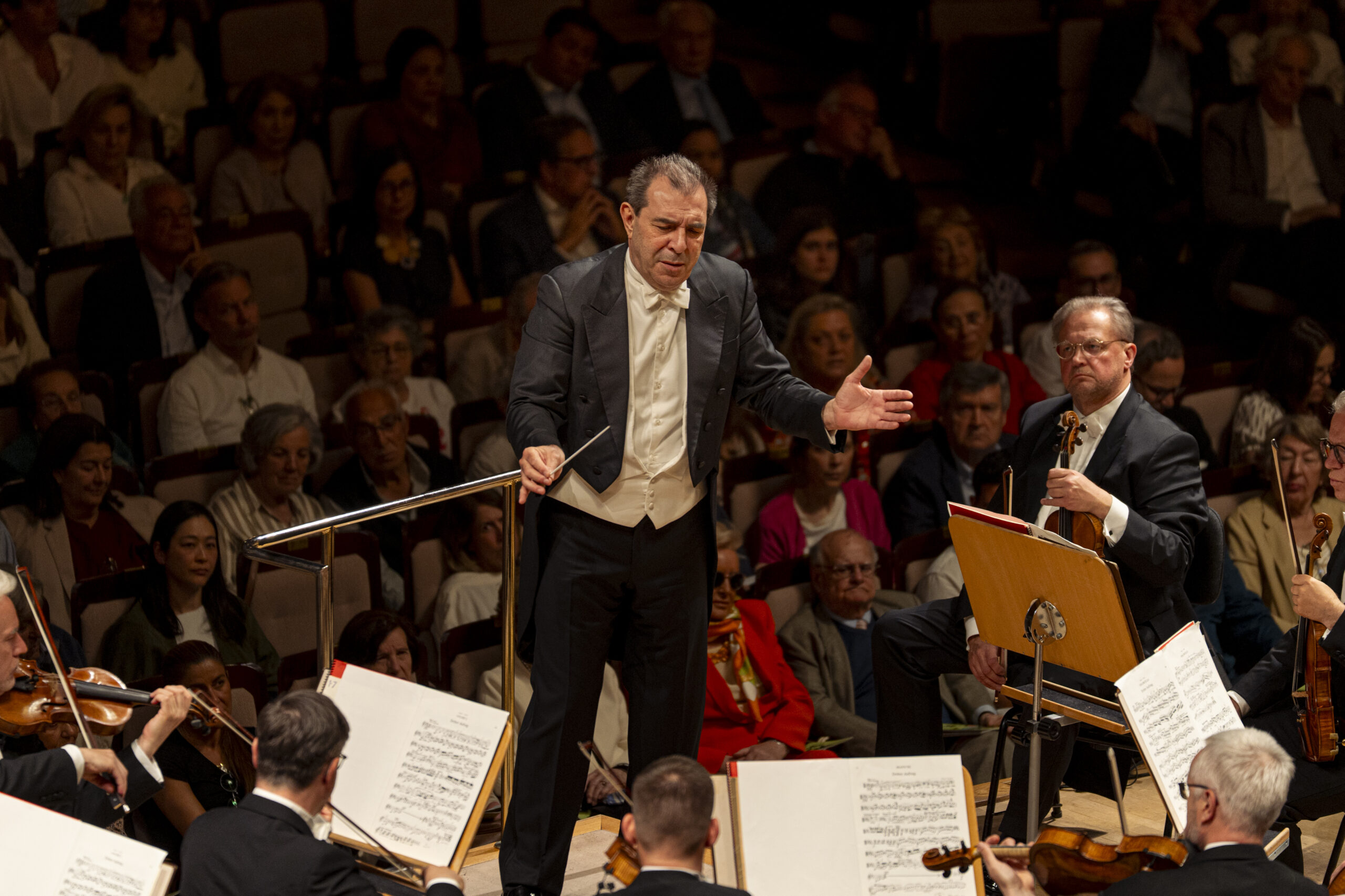 Un maestro y una orquesta formidables Obras de Wagner, Saint-Saëns y Debussy. Gautier Capuçon, cello. Staatskapelle Dresden. Daniele Gatti, director.  Ciclo Ibermúsica. Auditorio Nacional. Madrid, 20 de mayo de 2026.