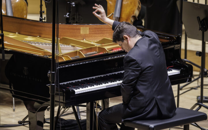 Perianes y la OCV concluyen en Castellón su hazaña beethovenianaINTEGRAL DE LOS CONCIERTOS PARA PIANO Y ORQUESTA DE BEETHOVEN I.  Orquestra de la Comunitat Valenciana. Javier Perianes (piano y dirección). Conciertos números 1, y 5. Lu­gar: Auditori de Castellón. Entrada: Alrededor de 1.300 personas. Fecha: domingo, 17 mayo 2026.