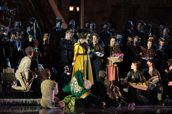 La Bohème, la célebre ópera de Puccini entra en la programación de cine de Versión Digital con una ambiciosa puesta en escena, y un reparto internacional de primer nivel con Juliana Grigoryan y Vittorio Grigòlo desde la Arena di Verona. La emisión tendrá lugar el próximo jueves, 21 de mayo, en más de una cincuentena de salas de nuestro país. 