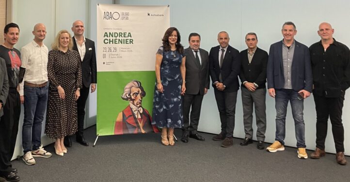 Andrea Chenier, de Giordano, clausura la temporada en ABAO con el debut de Saioa Hernández, junto a las voces de Michael Fabiano y Juan Jesús Rodríguez. La producción, firmada por Alfonso Romero Mora y dirección musical de Guillermo García Calvo, levantará el telón el sábado, 23 de mayo, con emisión en directo a través de ETB2.